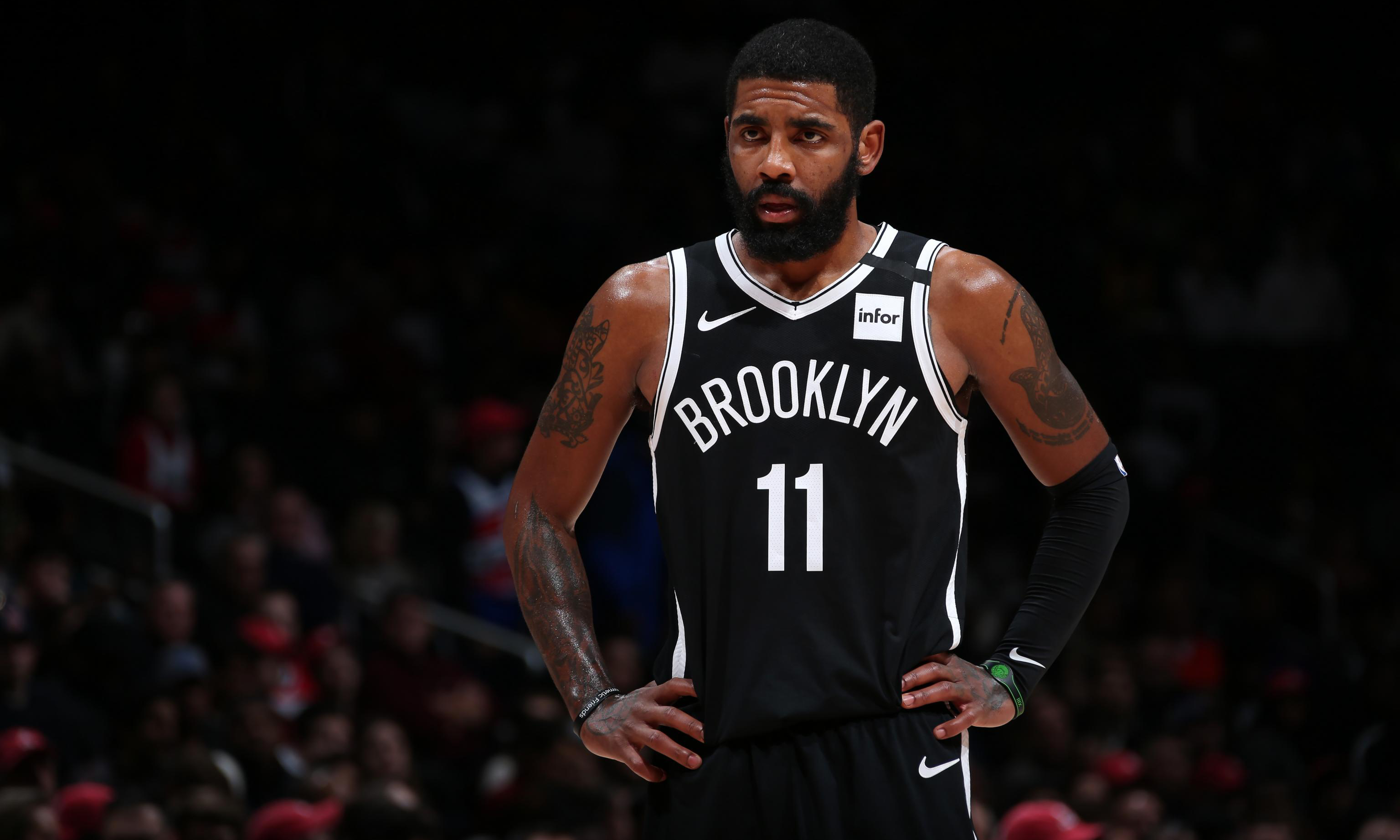 更衣室的崩 更衣室的崩