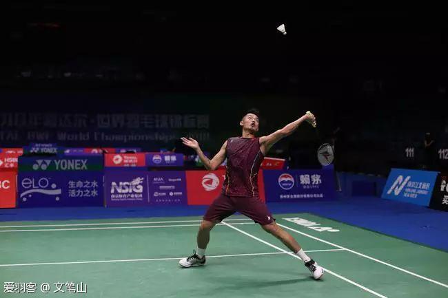 足球中極具 足球中極具