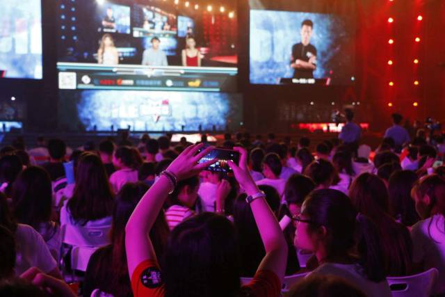 同时利用视 同时利用视